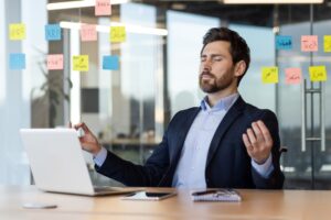 Como Praticar Mindfulness no Trabalho: Guia para Iniciantes